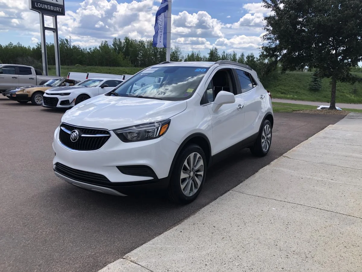 Used 2020 White Buick Awd 4dr Preferred image 4