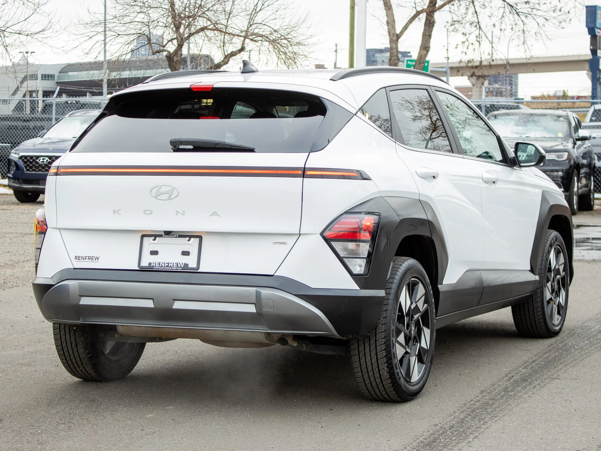Used 2025 White Hyundai Preferred* AWD, Heated Seats & Wheel, Sunroof, Remote Start image 13