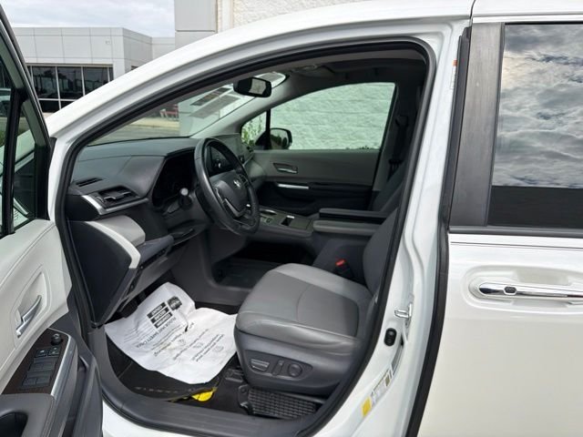 Used 2021 White Toyota XLE image 28