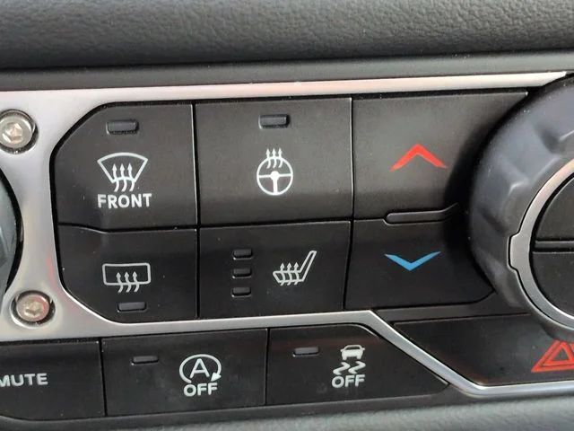 Used 2024 Blue Jeep Sahara image 21