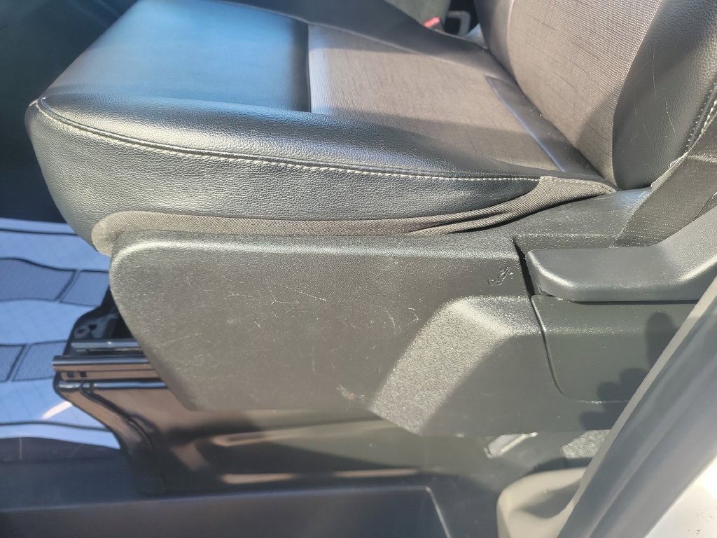 Used 2024  Ford  image 13