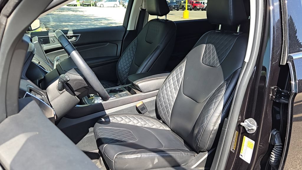 Used 2024 Black Metallic Ford Titanium image 7