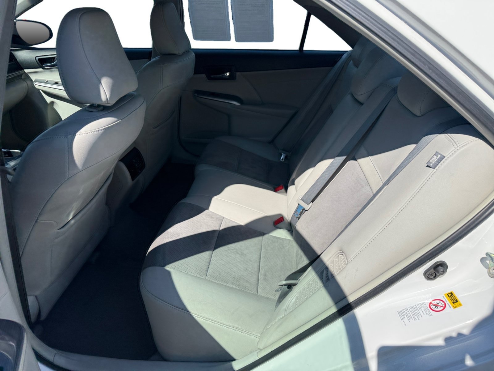 Used 2014 Super White Toyota XLE image 16