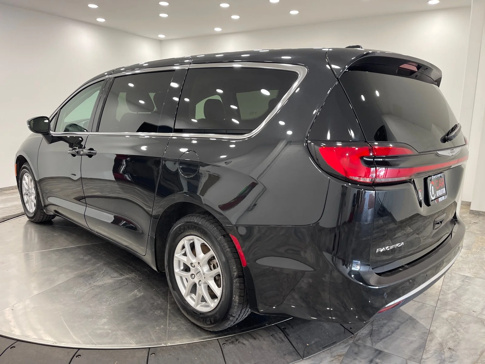 Used 2023 Brilliant Black Crystal Pearlcoat Chrysler Touring L image 5