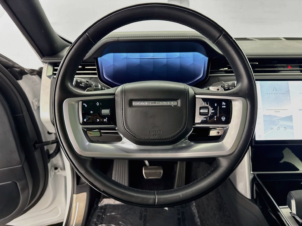 Used 2024 White Land Rover SE image 11