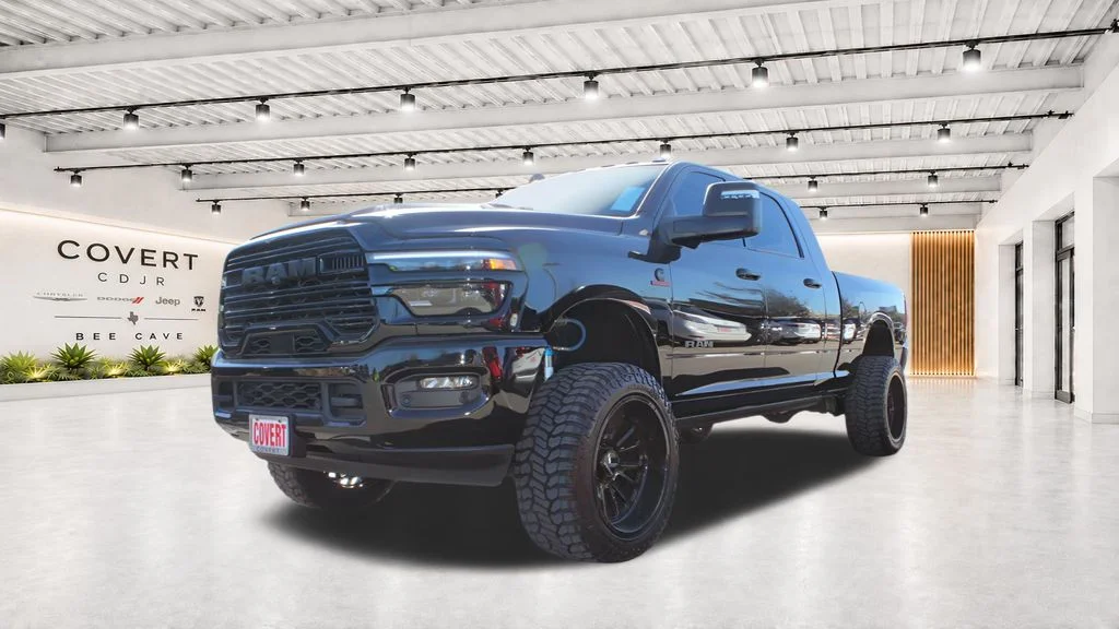 New 2025 Diamond Black Crystal Pearl-Coat Exterior Paint RAM Laramie image 14