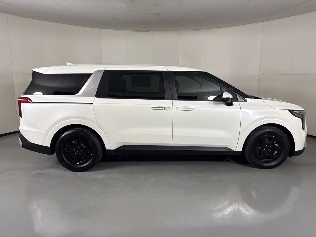 New 2026 White Kia LXS image 9
