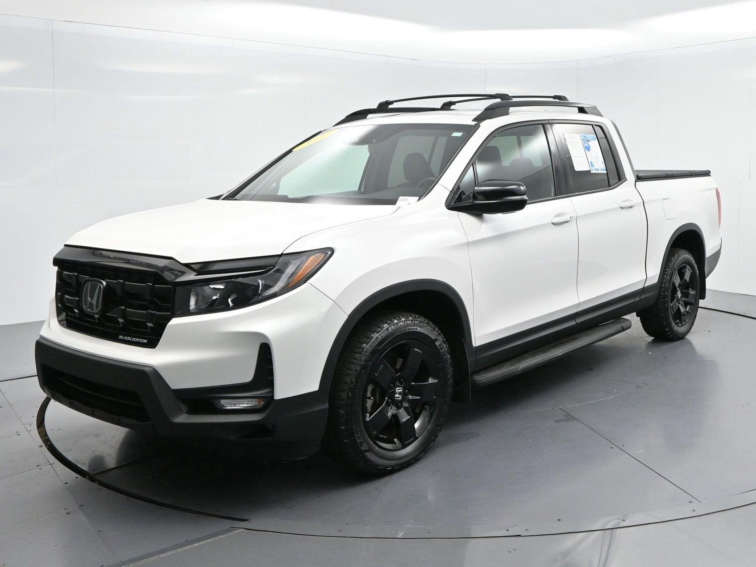 Used 2025 White Honda Black Edition image 3