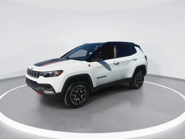 Used 2025 White Jeep Trailhawk image 4