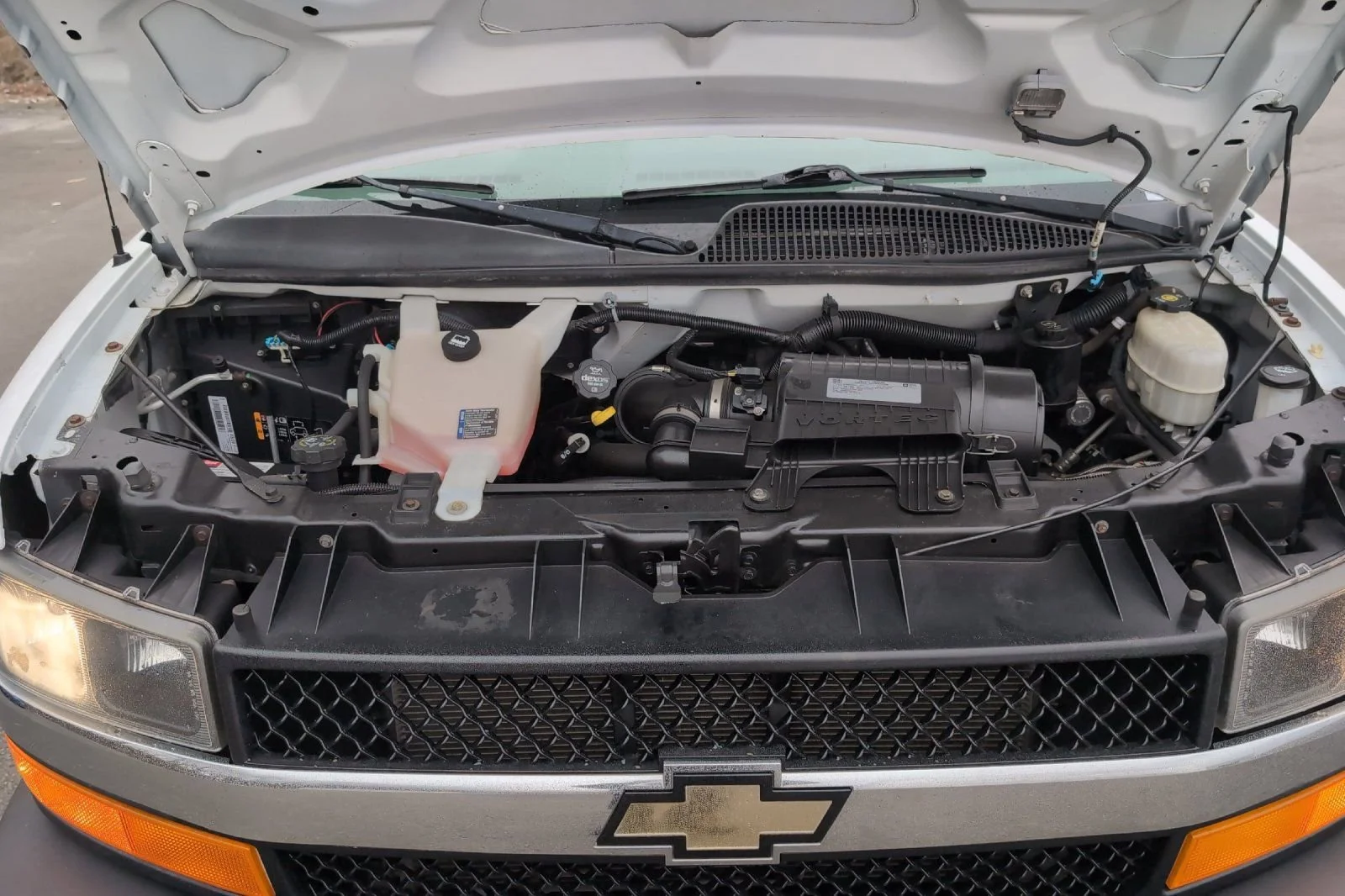 Used 2017 SUMMIT WHITE Chevrolet LT image 28