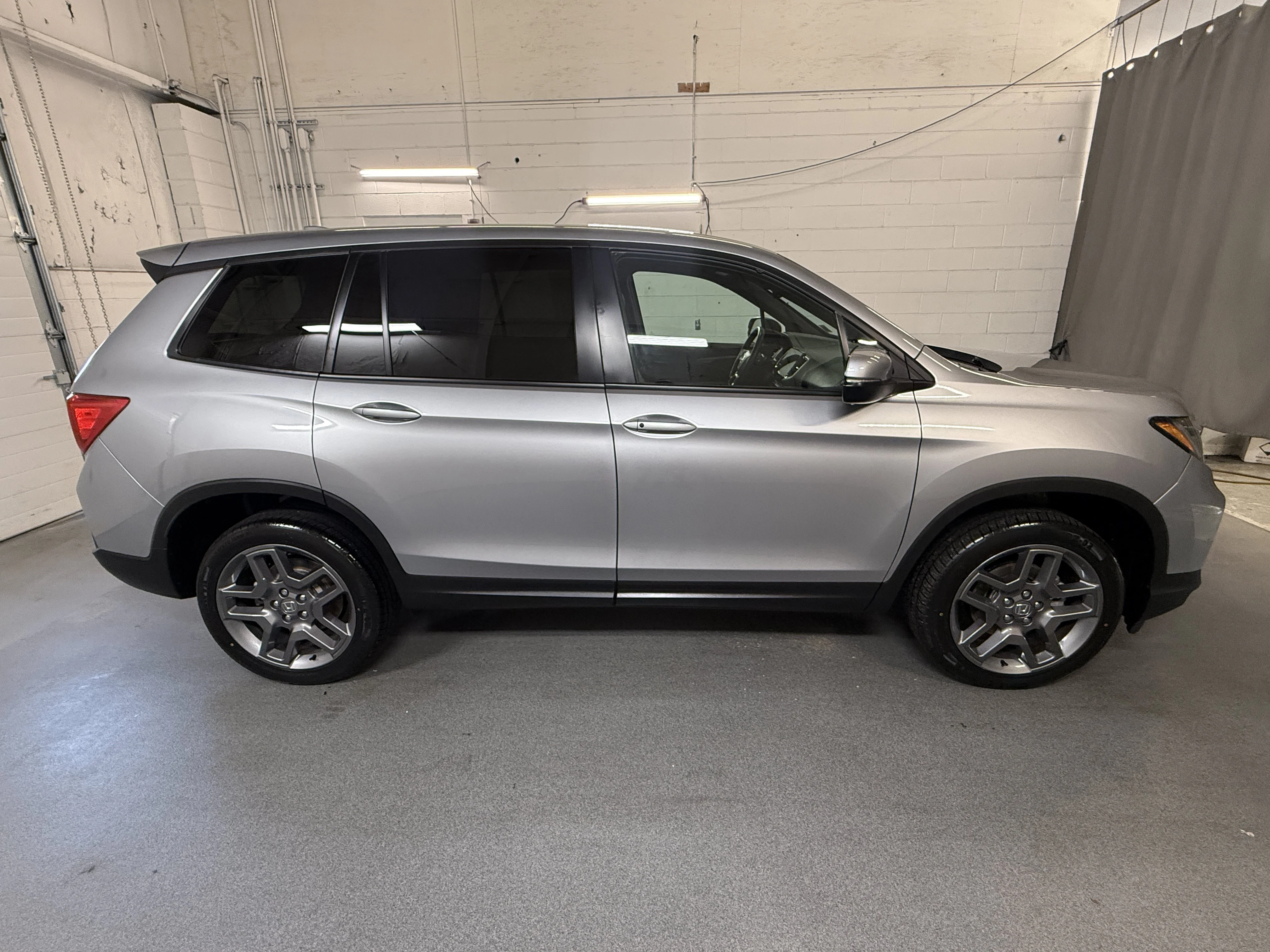 Certified Used 2023 Lunar Silver Metallic Honda EX-L image 10