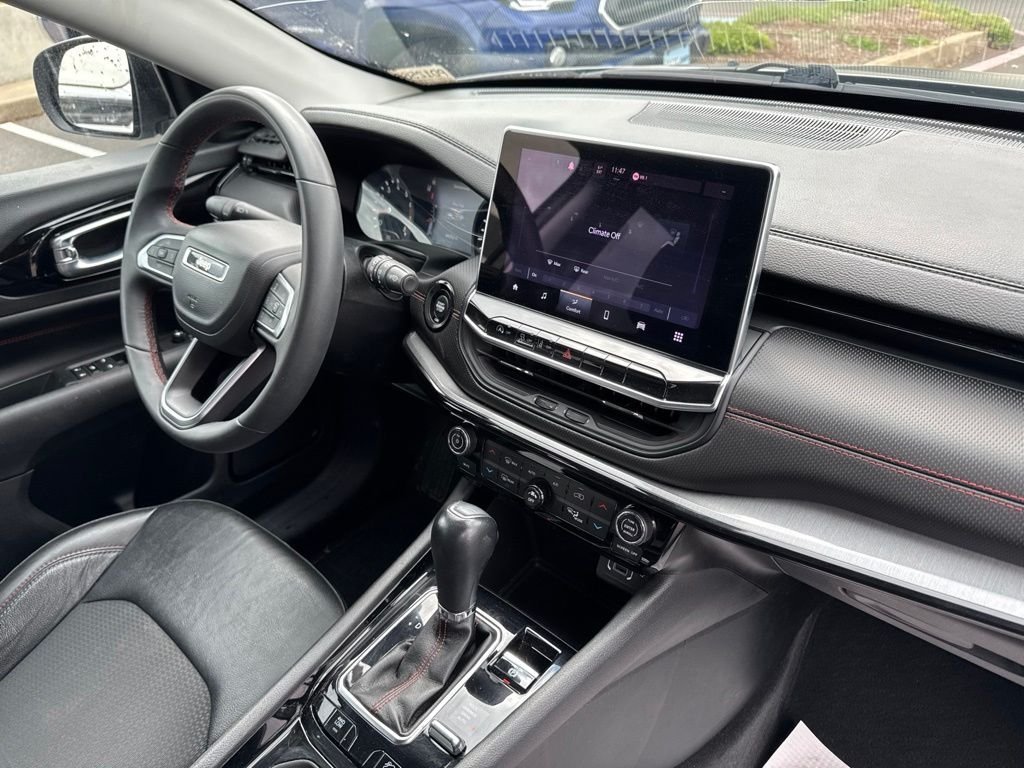 Used 2022 Silver Jeep Trailhawk image 9