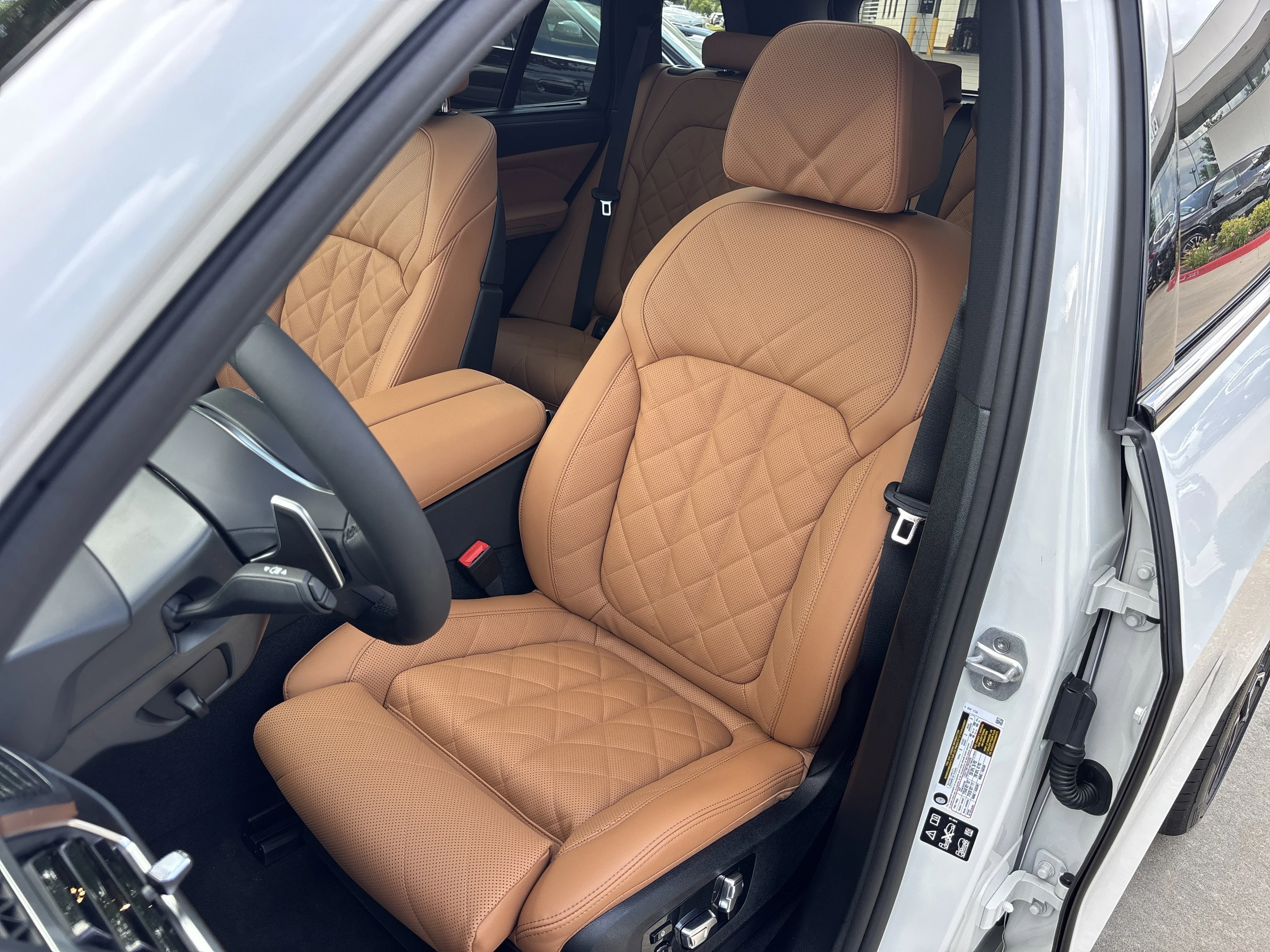 New 2026 MINERAL WHITE BMW xDrive40i image 22