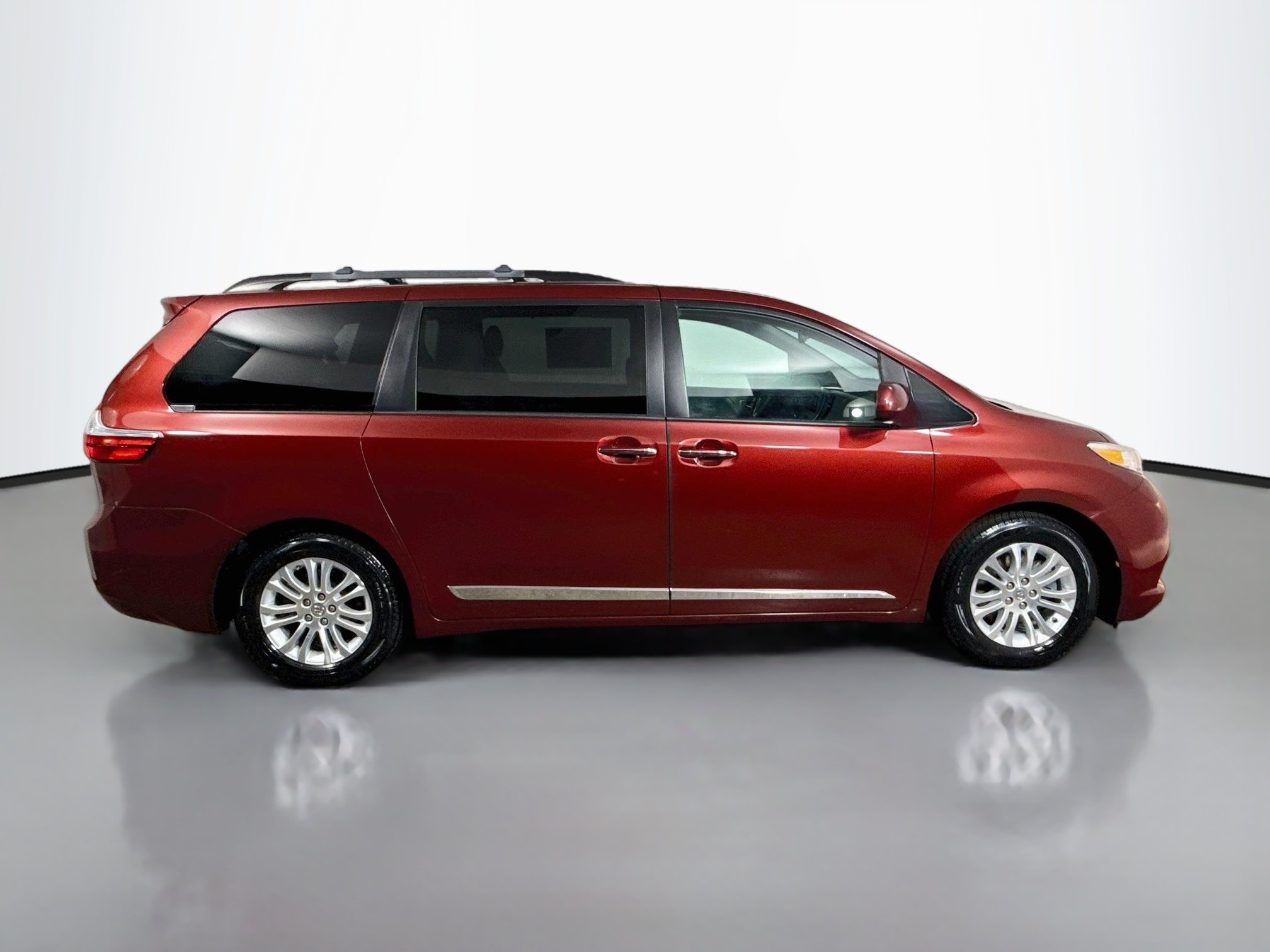 Used 2016 Salsa Red Pearl Toyota XLE image 8
