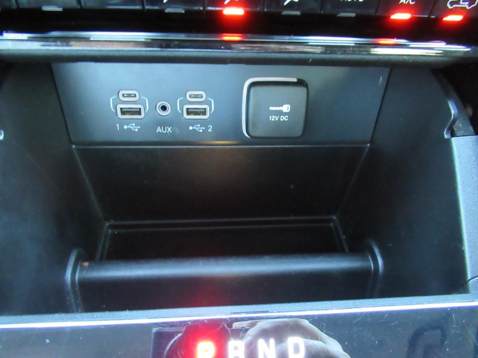 Used 2023  Jeep Limited image 28