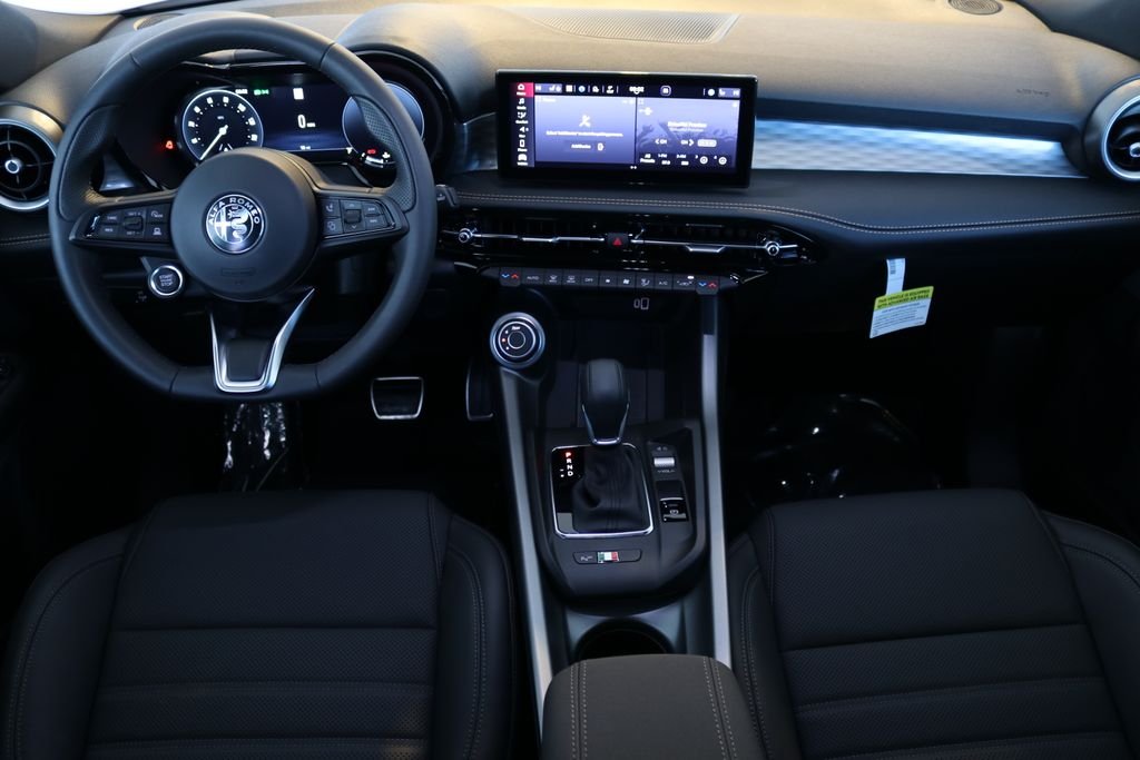 New 2025 Milano White Exterior Paint Alfa Romeo Base image 21