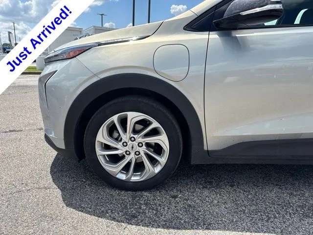 Used 2023 Silver Chevrolet LT image 8