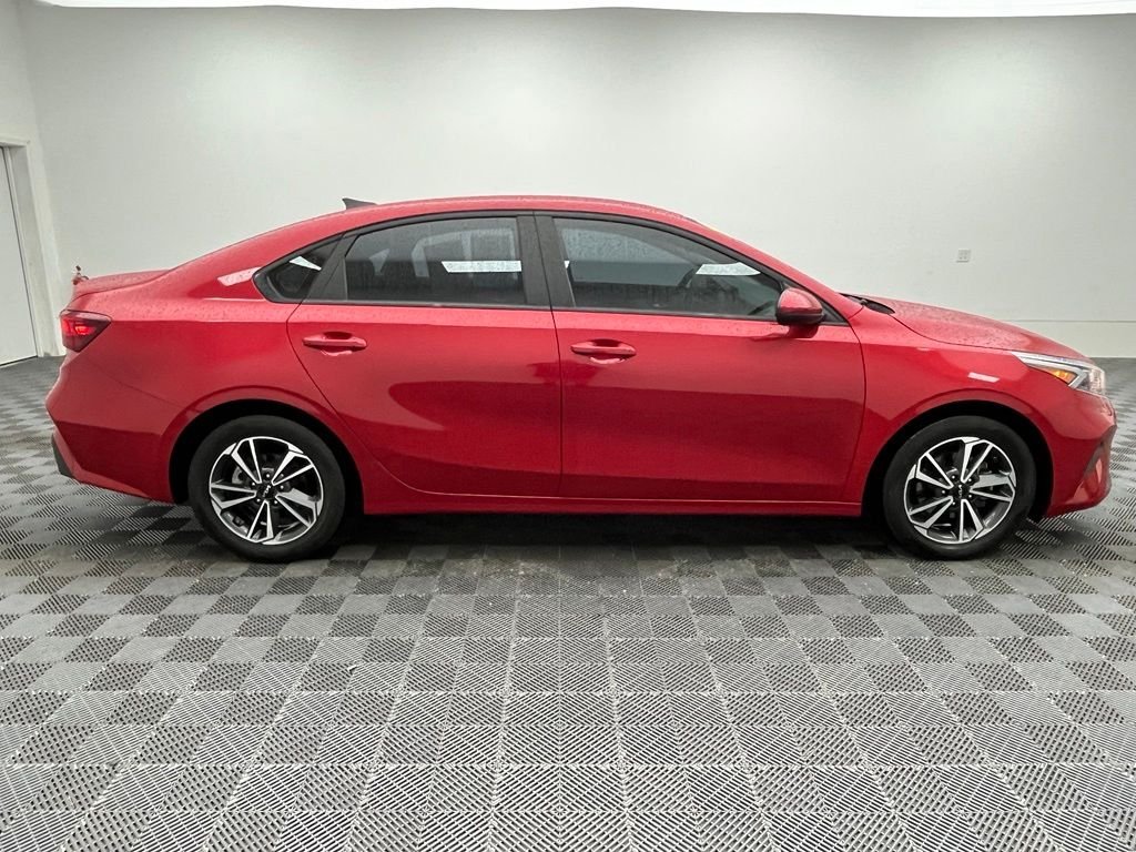 Used 2023 Currant Red Kia LXS image 7