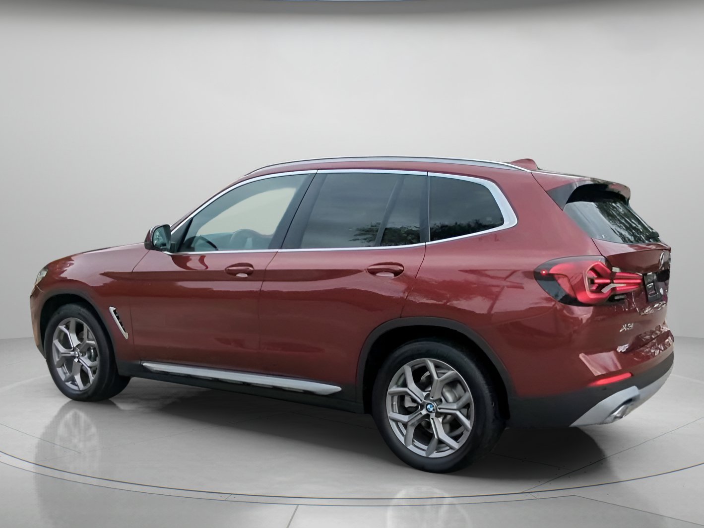 Used 2024 Aventurin Red Metallic BMW sDrive30i image 18