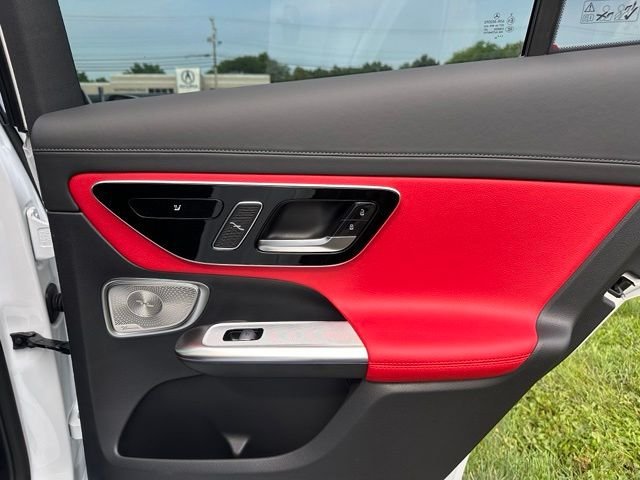 New 2026 MANUFAKTUR Moonlight White Metallic Mercedes-Benz GLC 300 image 19