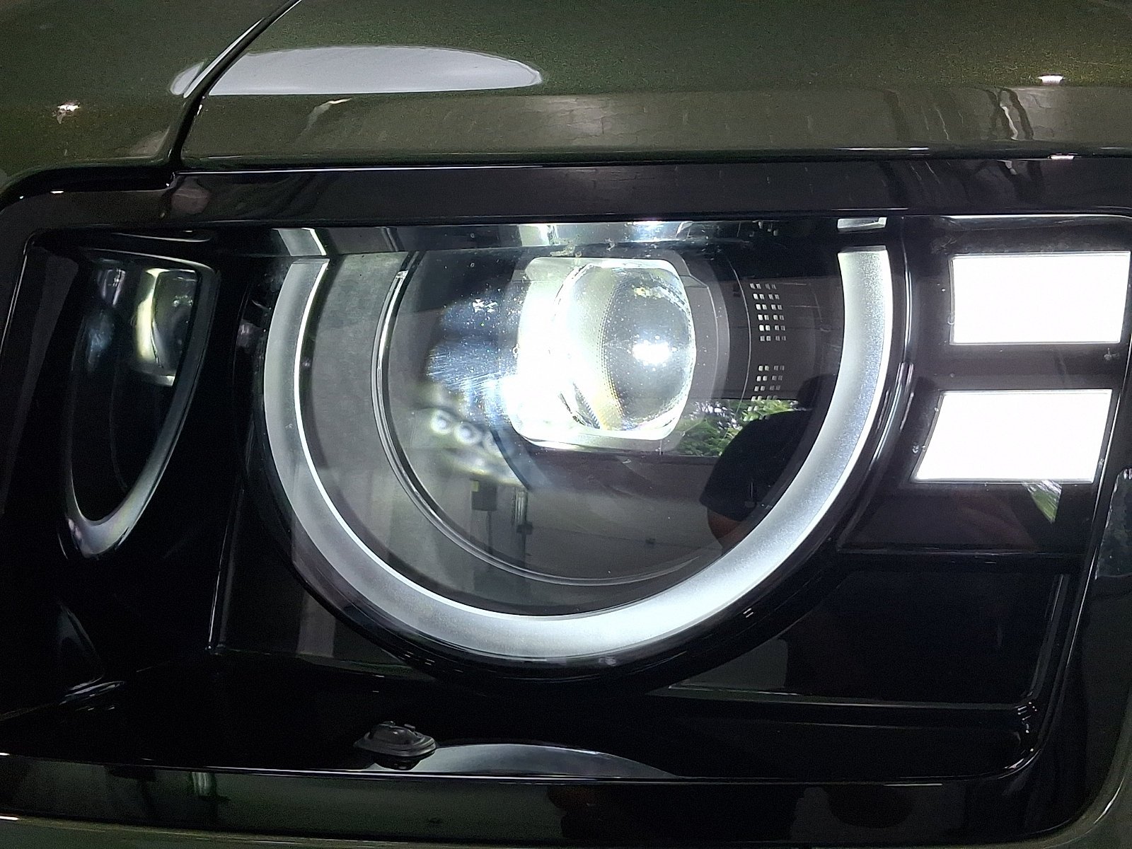 Certified Used 2026 Woolstone Green Metallic Land Rover X-Dynamic SE image 9