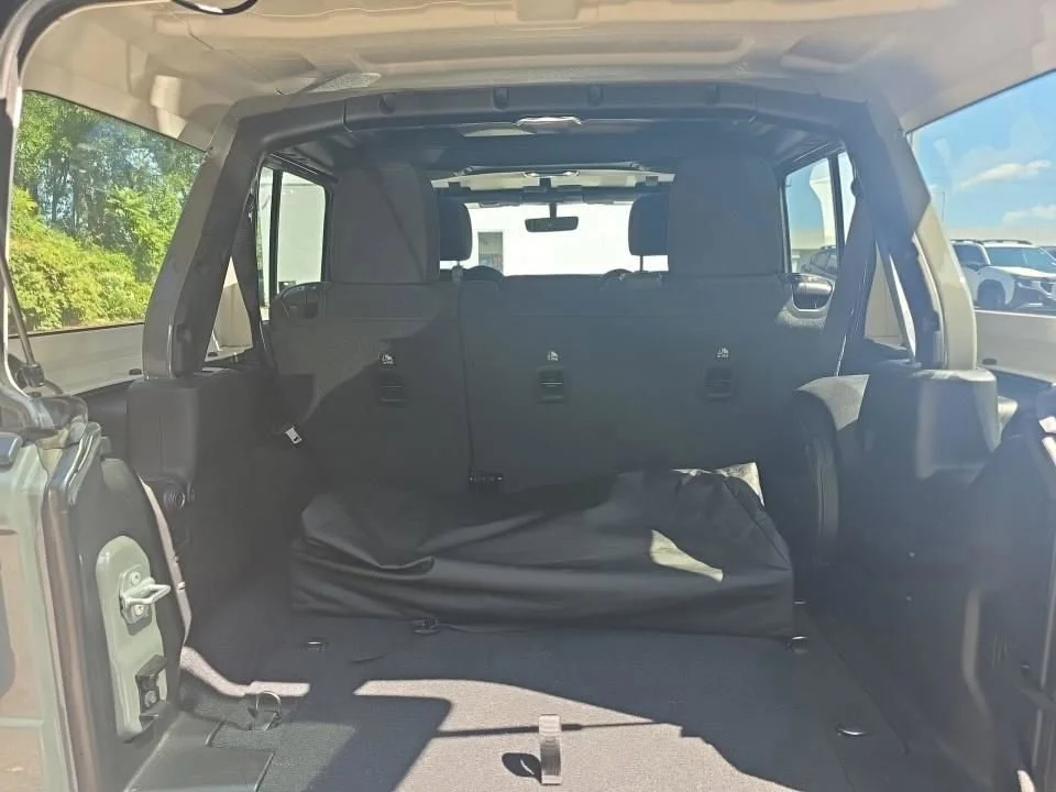 Used 2022 Gray Jeep Unlimited Rubicon image 14