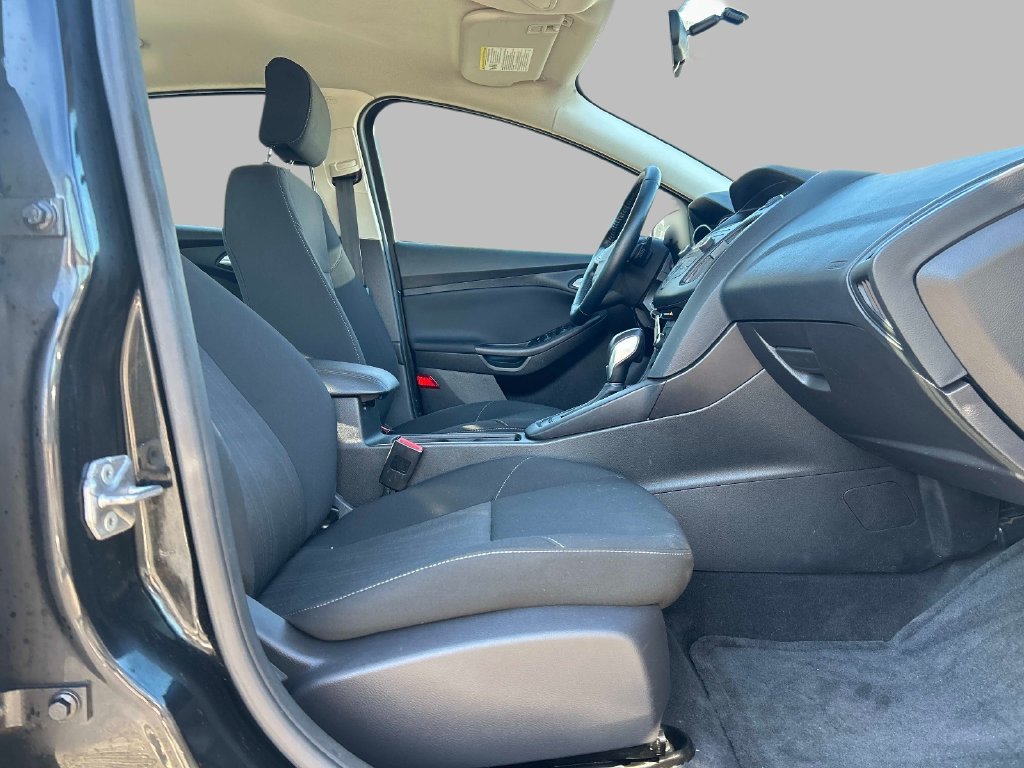 Used 2015 Black Ford SE image 17