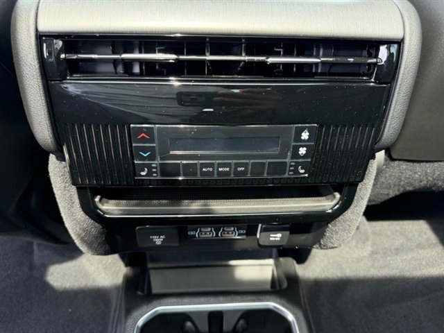 New 2026 Silver-Zynith Exterior Paint Jeep Limited Reserve image 14