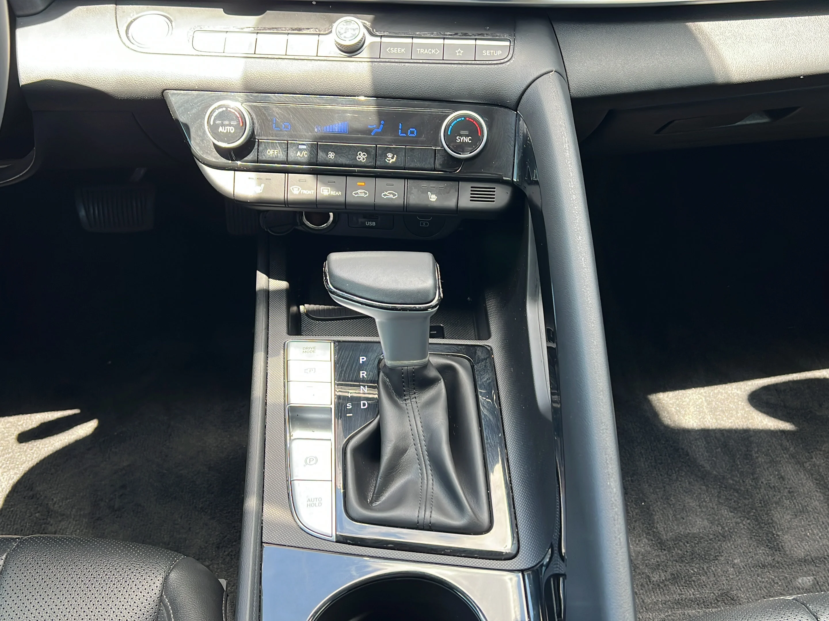 Used 2024 Fluid Metal Hyundai Limited image 14