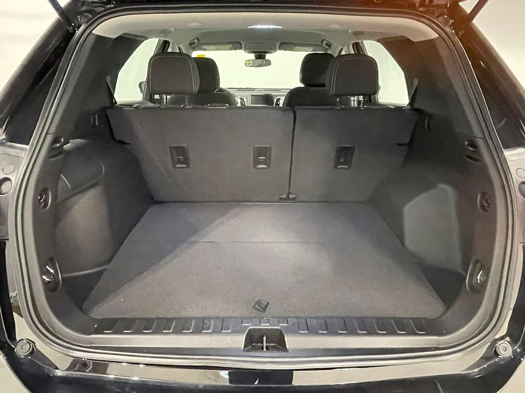 Used 2022 Black Chevrolet LS image 5