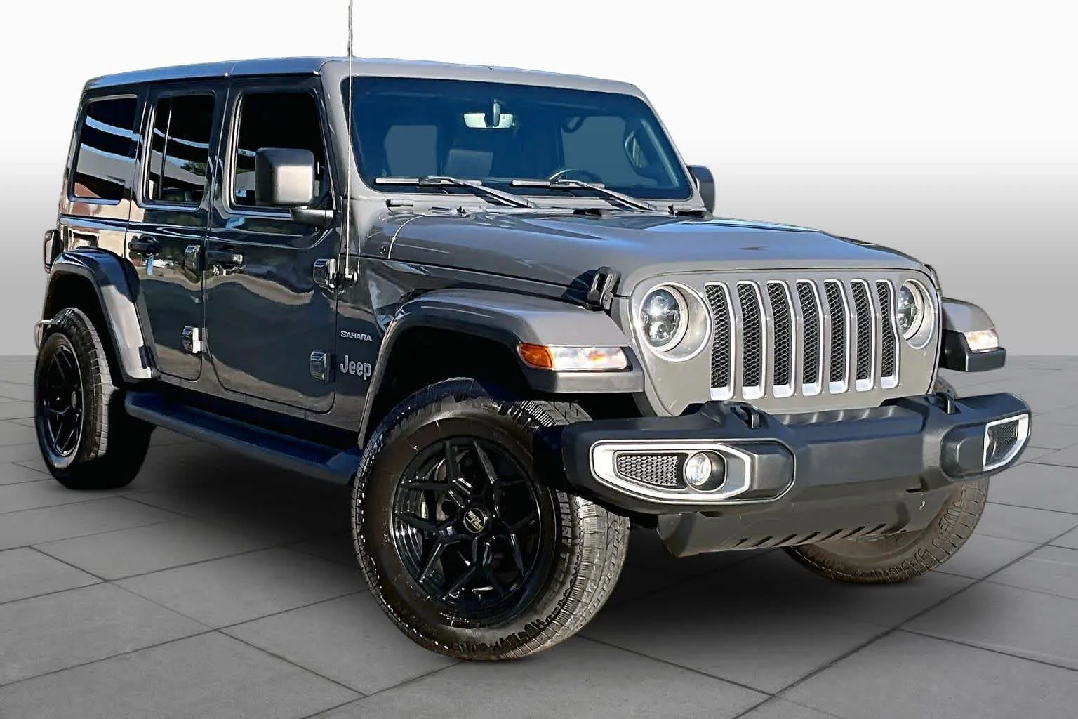 Used 2020 Sting-Gray Clearcoat Jeep Sahara image 3