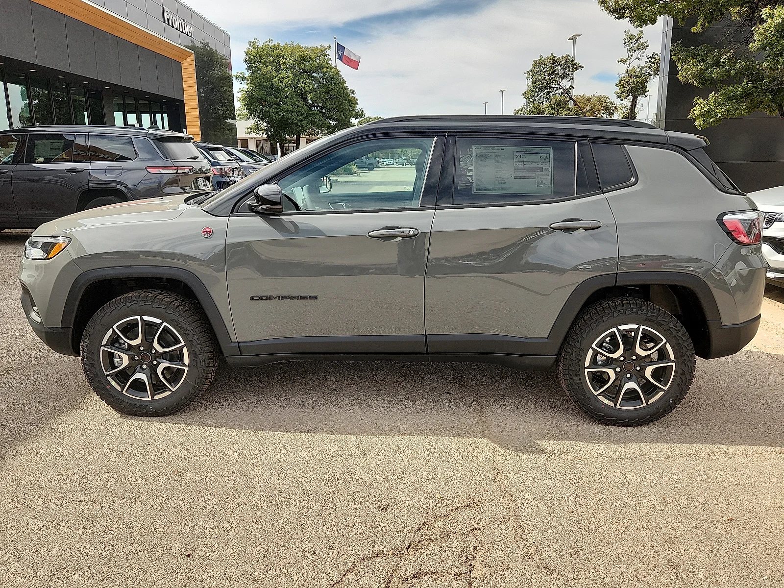New 2027 Sting-Gray Clear-Coat Paint Jeep TRAILHAWK 4X4 image 2