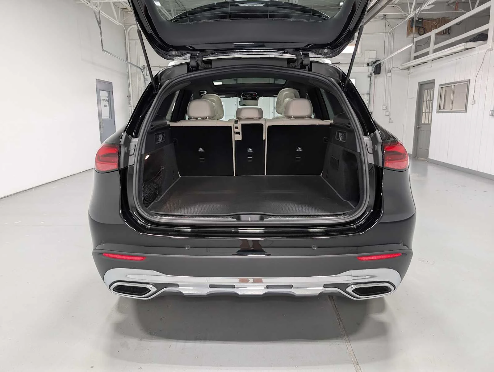 Used 2026  Mercedes-Benz GLC 300 image 37