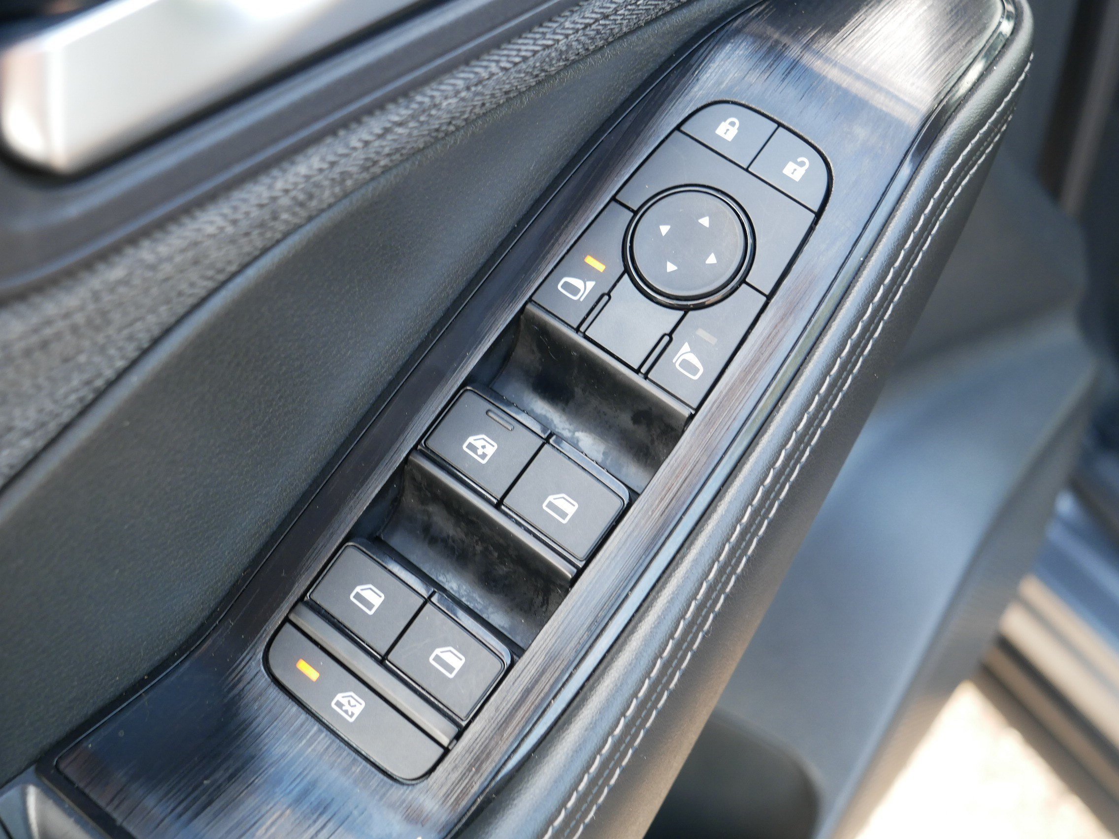Certified Used 2023 Gun Metallic Nissan SV image 19