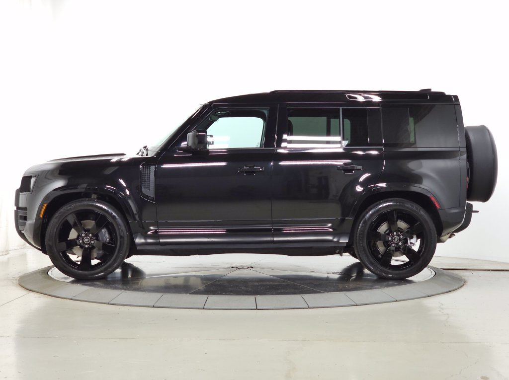 Certified Used 2025 Black Land Rover X-Dynamic SE image 2