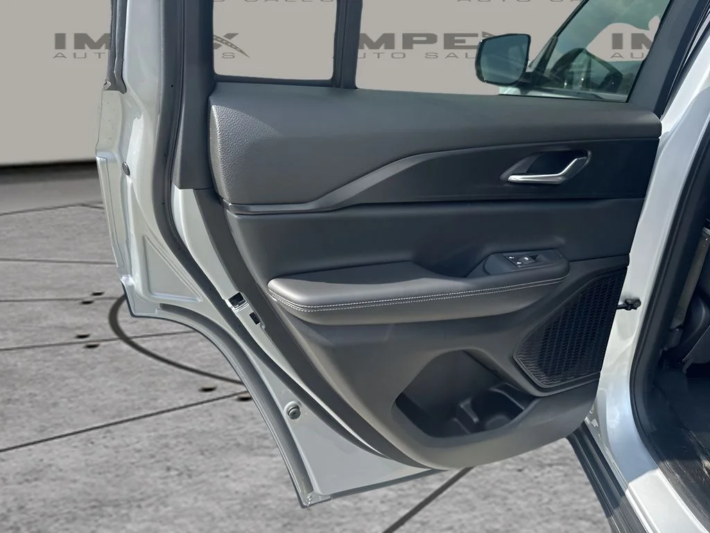 Used 2024 Silver Jeep Altitude X image 26