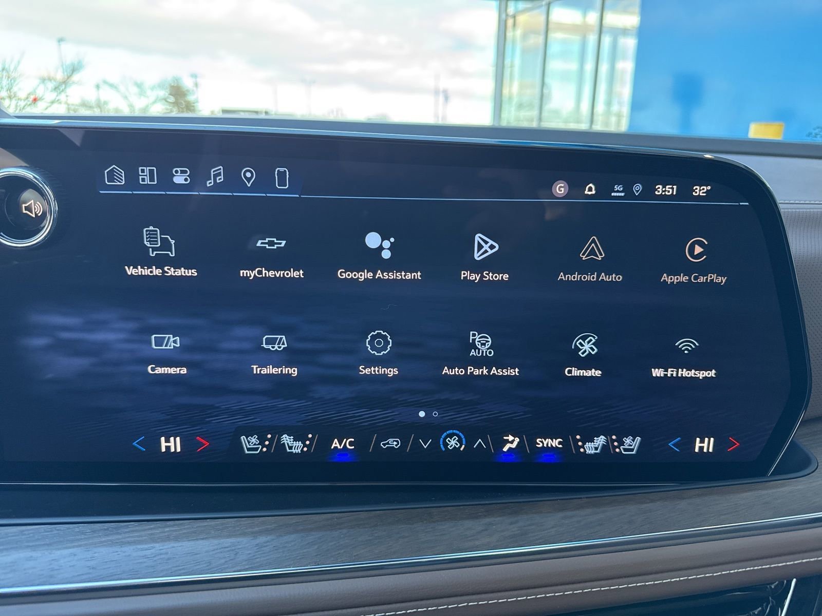New 2026 Dark Ash Metallic Chevrolet High Country Deluxe with 24in Wheels - Panoramic Sunroof - Super Cruise - Technology & Entertainment image 22