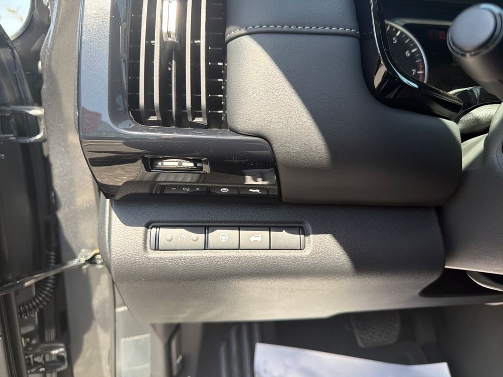 New 2026 Nissan Pathfinder SV 4D Sport Utility