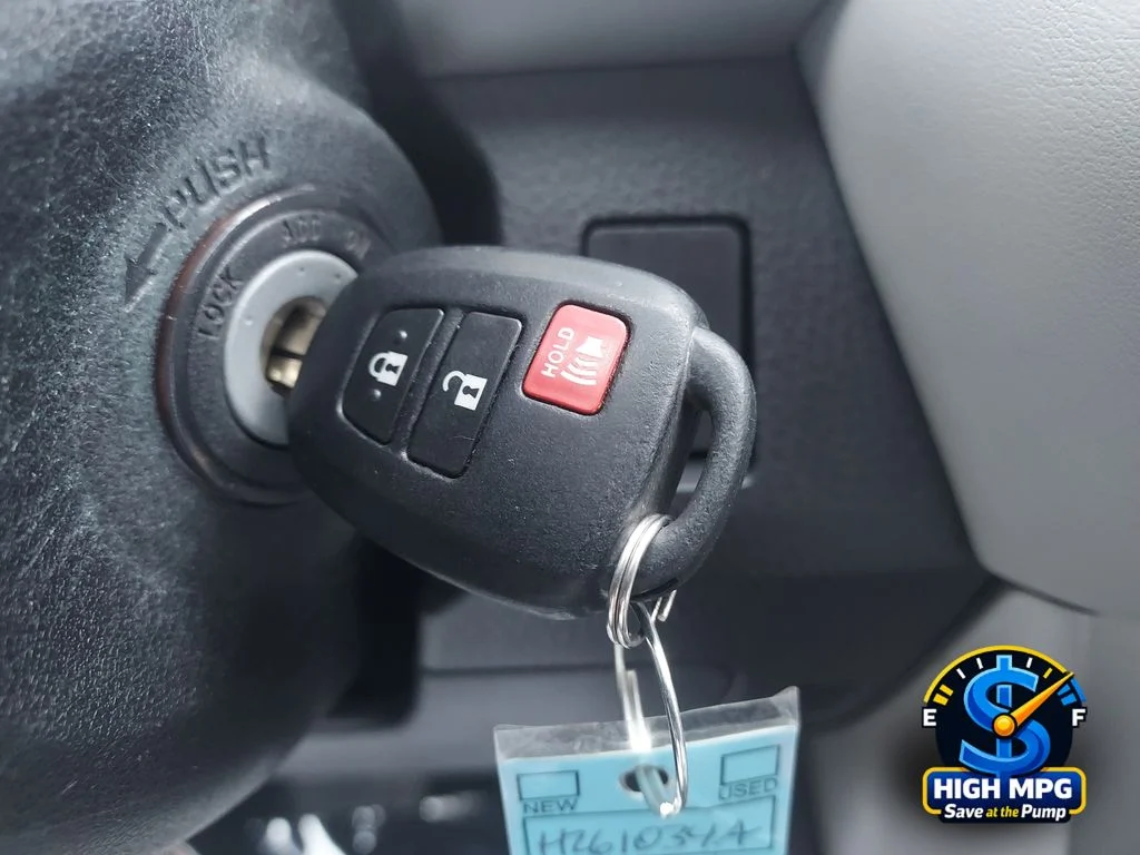Used 2014 Red Toyota XLE image 15