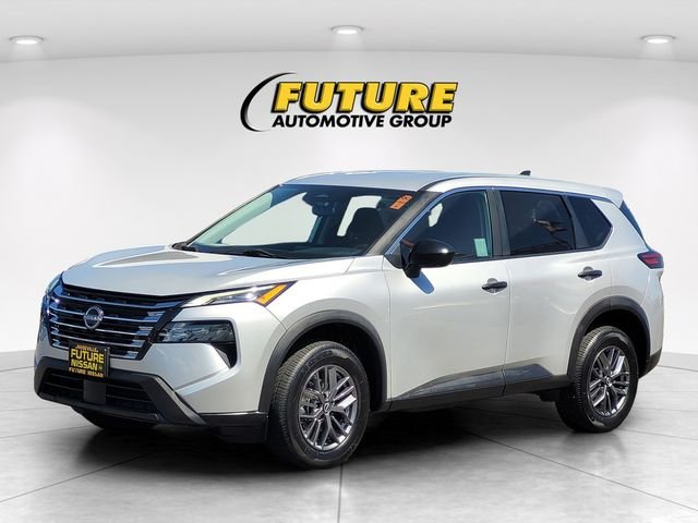 Used 2024 Silver Nissan S image 5