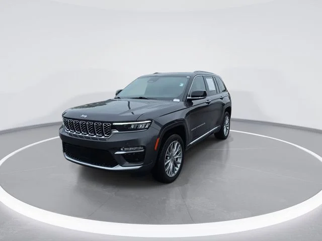 Used 2025 Gray Jeep Summit image 3