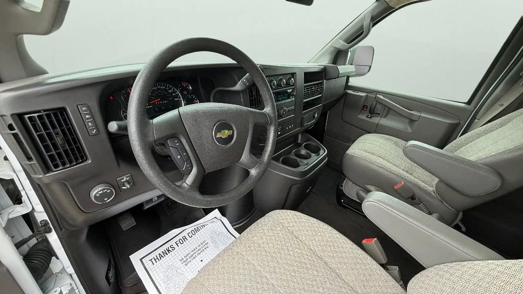 Used 2025 Summit White Chevrolet 1LT image 18