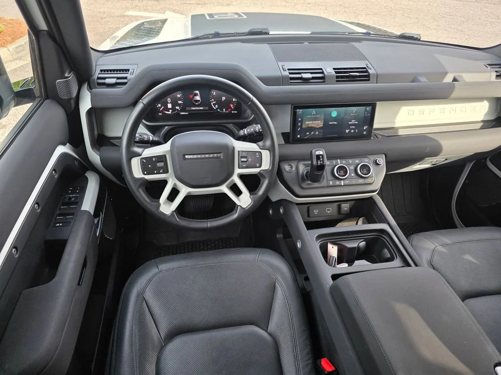 Used 2023  Land Rover S image 26