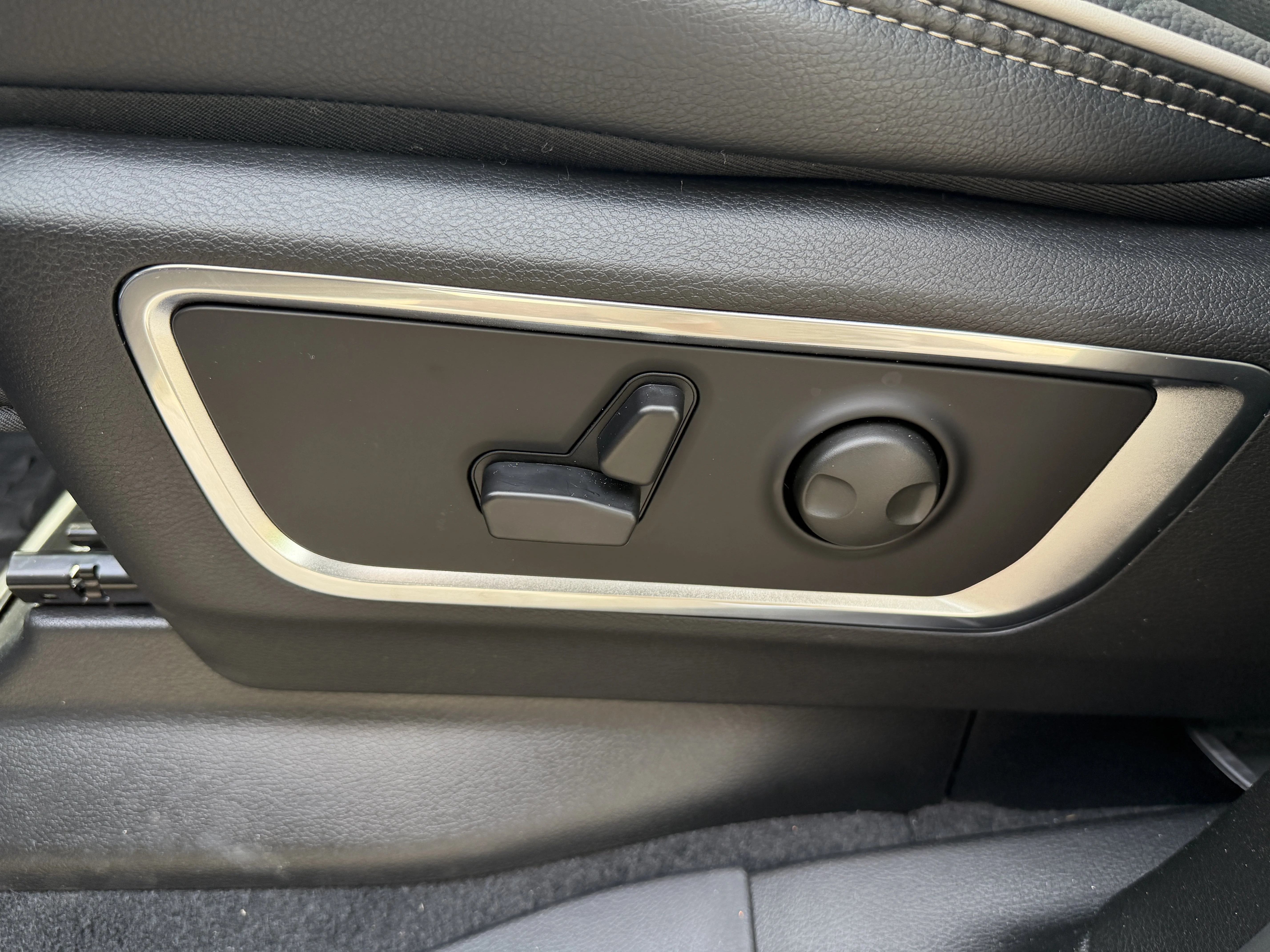 New 2026 Forged Blue Metallic Exterior Paint RAM Laramie image 34