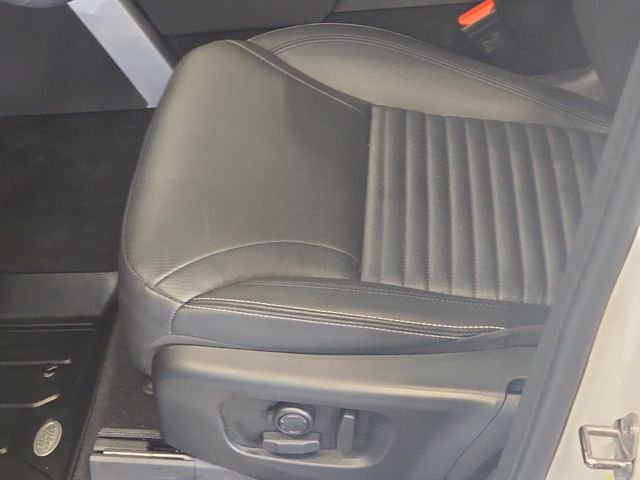 Certified Used 2025 White Land Rover S image 32