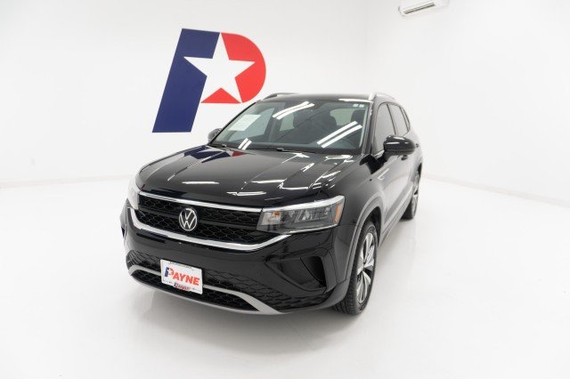 Used 2024 BLACK Volkswagen SE image 1