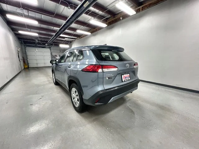 Used 2025  Toyota L image 6