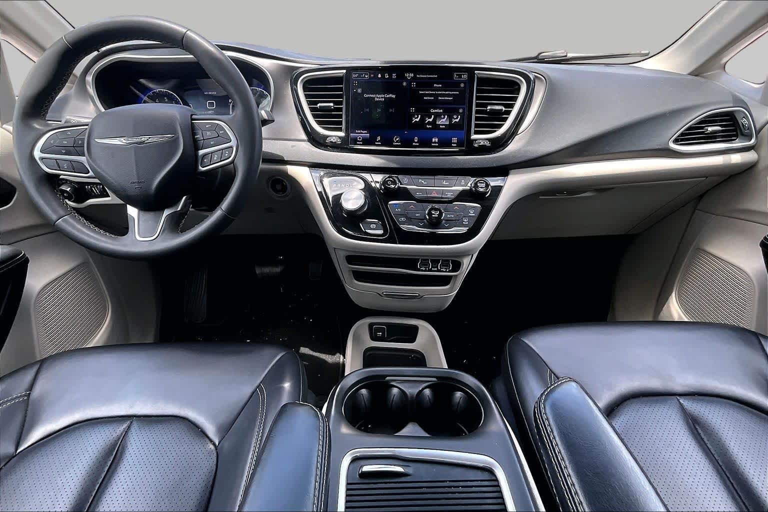 Used 2023 Silver Mist Clearcoat Chrysler Touring L image 16