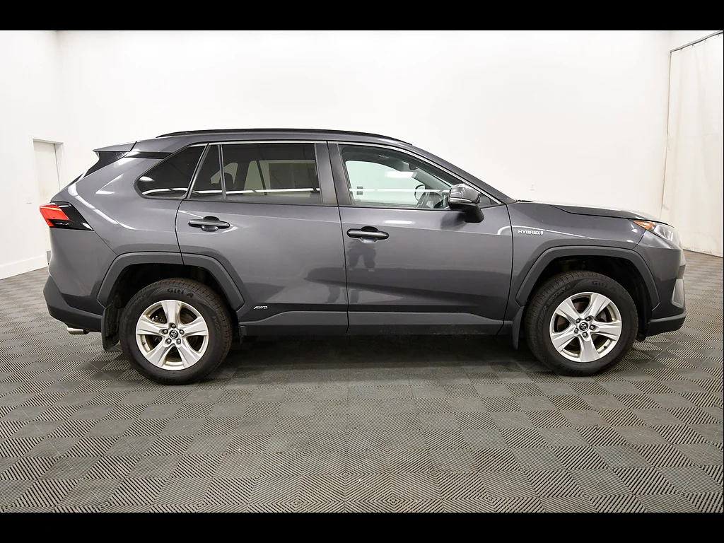 2019 Toyota RAV4 XLE - Photo 9