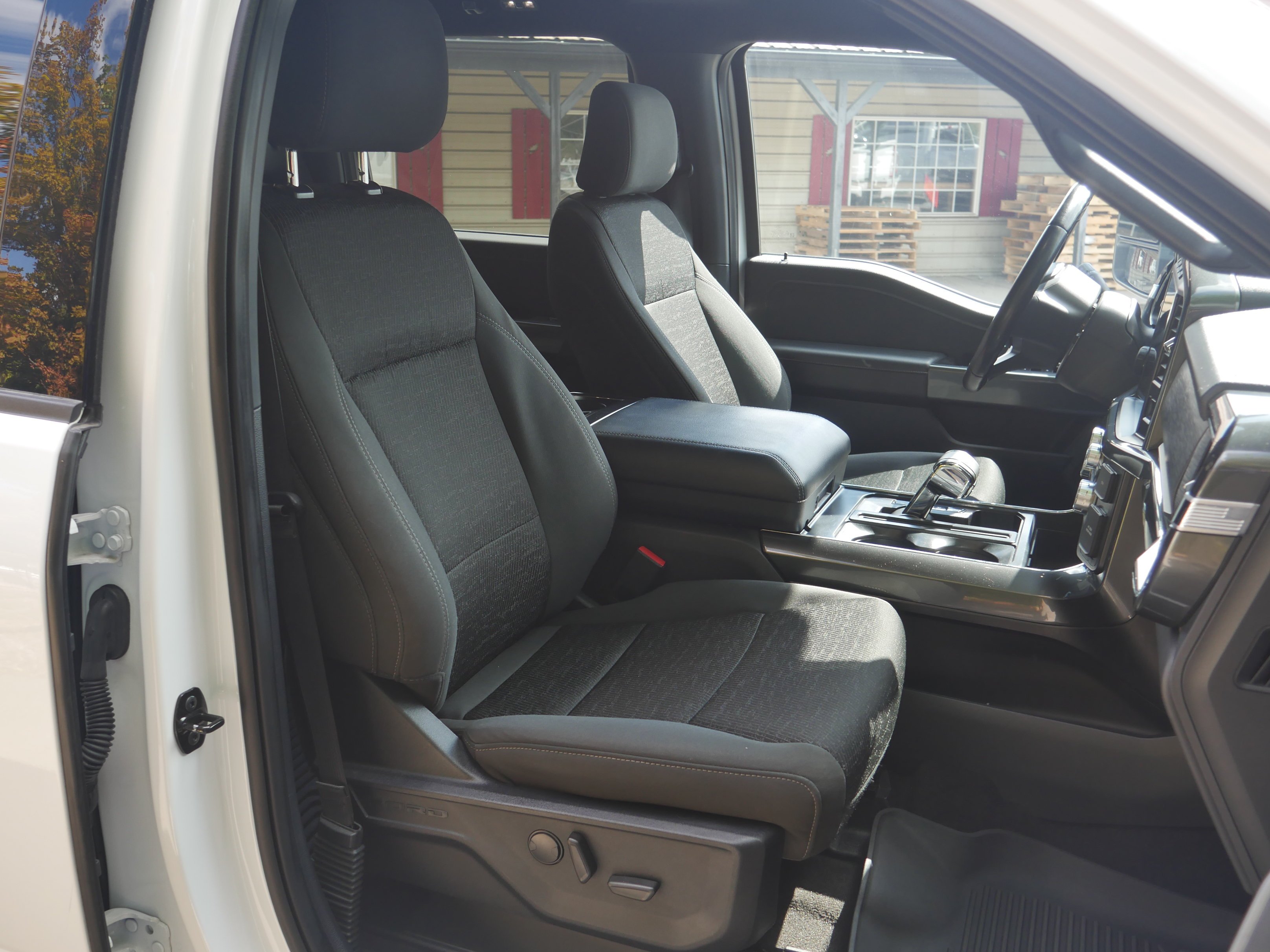 Used 2022 Oxford White Ford XLT image 27